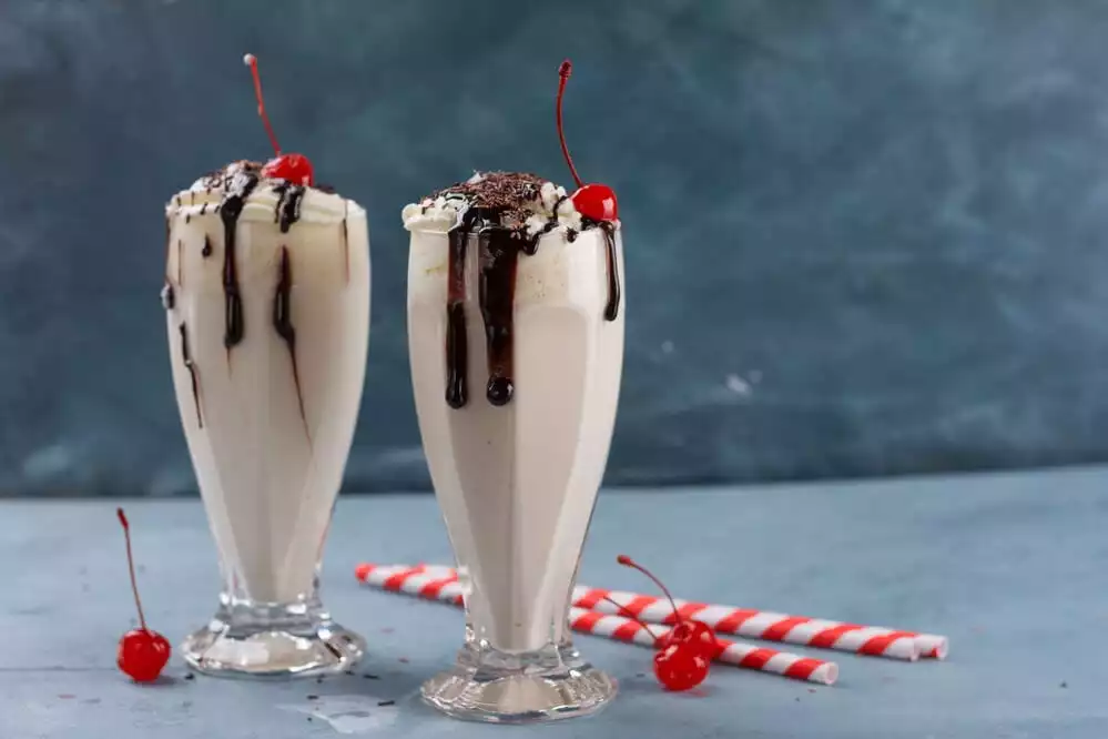Milk shake de chocolate feito com sorvete expresso